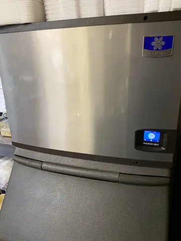 Manitowoc IYT0450W 30" Half-Dice Ice Maker, Cube-Style - 400-500 lbs/24 Hr Ice Production, Water-Cooled, 115 Volts